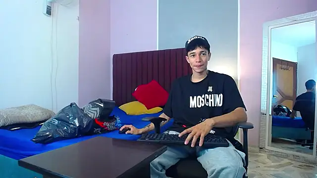 Snapshot of Zacktk7 chatting on January 4, 2025, 5:05 am Zacktk7 online show from January 4, 2025, 5:05 am