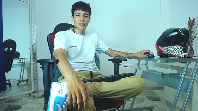 Snapshot of Zacktk7 chatting on January 6, 2025, 9:00 pm Zacktk7 online show from January 6, 2025, 9:00 pm