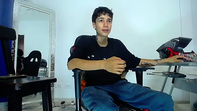 Snapshot of Zacktk7 chatting on January 8, 2025, 9:23 pm Zacktk7 online show from January 8, 2025, 9:23 pm