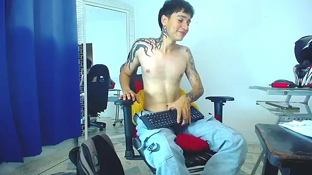 Snapshot of Zacktk7 chatting on January 9, 2025, 11:56 pm Zacktk7 online show from January 9, 2025, 11:56 pm