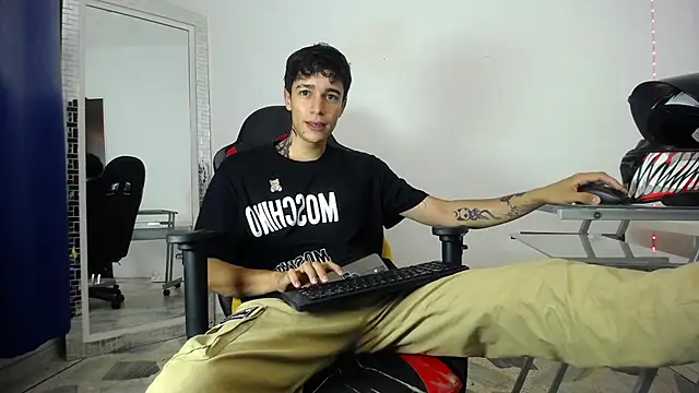 Snapshot of Zacktk7 chatting on January 13, 2025, 7:42 pm Zacktk7 online show from January 13, 2025, 7:42 pm