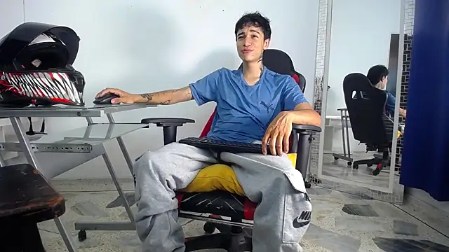 Snapshot of Zacktk7 chatting on January 15, 2025, 8:16 pm Zacktk7 online show from January 15, 2025, 8:16 pm