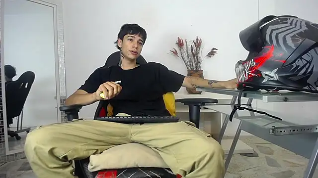 Snapshot of Zacktk7 chatting on January 20, 2025, 7:14 pm Zacktk7 online show from January 20, 2025, 7:14 pm