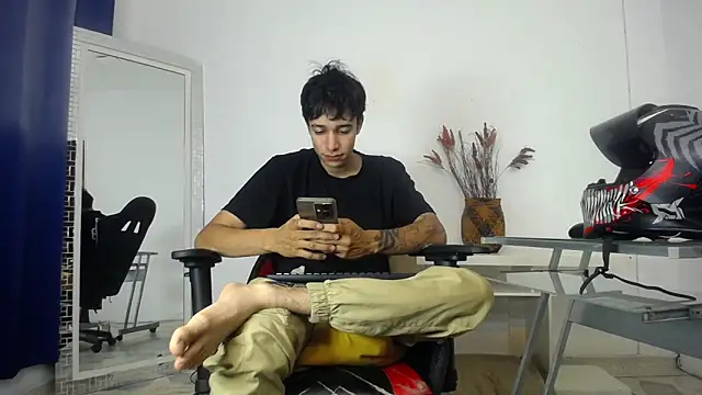 Snapshot of Zacktk7 chatting on January 20, 2025, 10:15 pm Zacktk7 online show from January 20, 2025, 10:15 pm