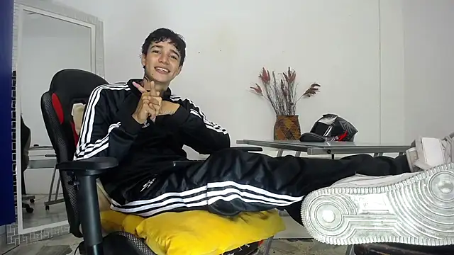 Snapshot of Zacktk7 chatting on January 22, 2025, 7:56 pm Zacktk7 online show from January 22, 2025, 7:56 pm