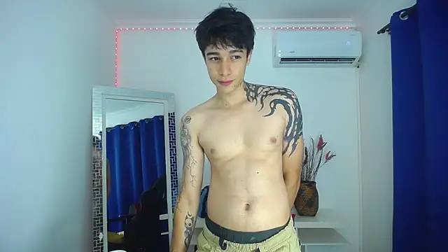 Snapshot of Zacktk7 chatting on February 5, 2025, 11:39 pm Zacktk7 online show from February 5, 2025, 11:39 pm