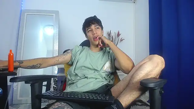 Snapshot of Zacktk7 chatting on February 8, 2025, 12:17 am Zacktk7 online show from February 8, 2025, 12:17 am