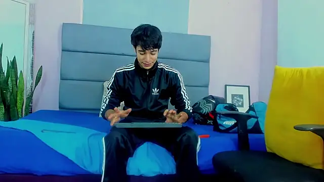 Snapshot of Zacktk7 chatting on February 8, 2025, 2:38 pm Zacktk7 online show from February 8, 2025, 2:38 pm