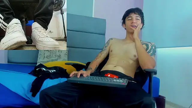 Snapshot of Zacktk7 chatting on February 8, 2025, 5:39 pm Zacktk7 online show from February 8, 2025, 5:39 pm