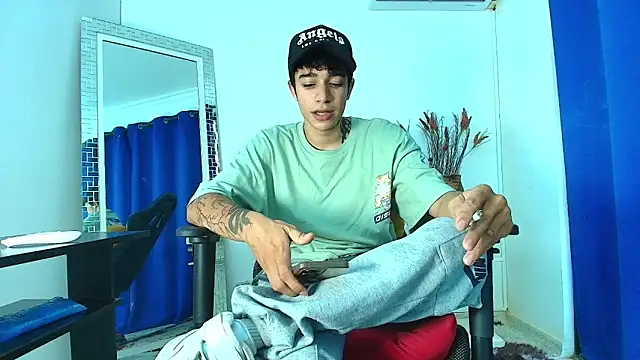 Snapshot of Zacktk7 chatting on February 14, 2025, 7:54 pm Zacktk7 online show from February 14, 2025, 7:54 pm