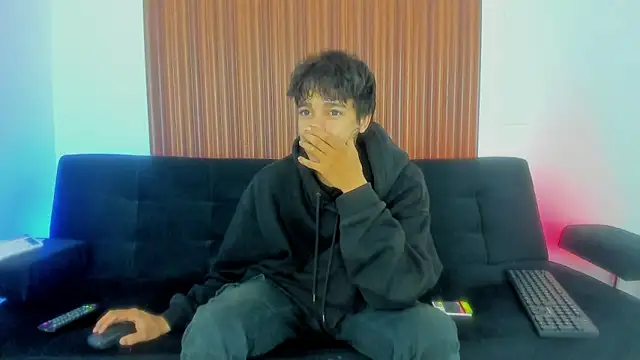 Snapshot of Zacktk7 chatting on February 17, 2025, 9:08 pm Zacktk7 online show from February 17, 2025, 9:08 pm