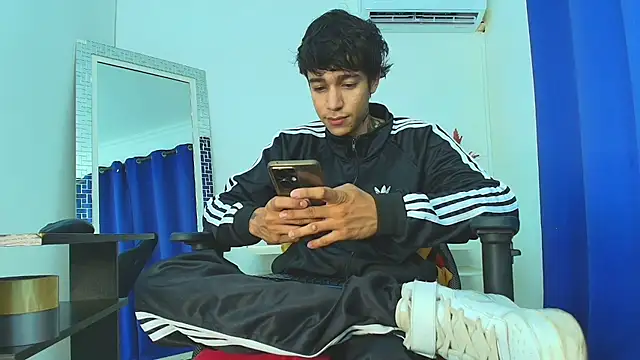 Snapshot of Zacktk7 chatting on February 19, 2025, 8:31 pm Zacktk7 online show from February 19, 2025, 8:31 pm