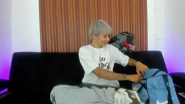 Snapshot of Zacktk7 chatting on February 20, 2025, 8:14 pm Zacktk7 online show from February 20, 2025, 8:14 pm