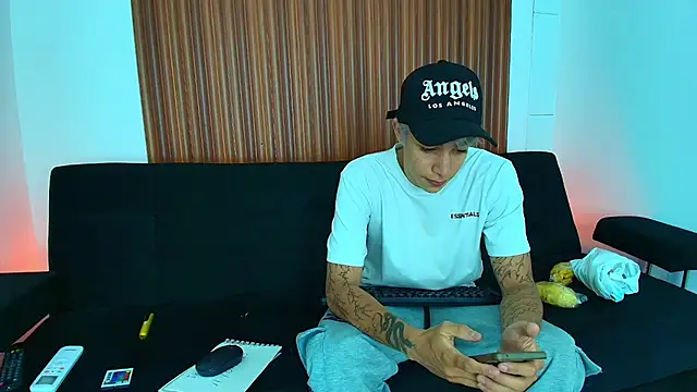 Snapshot of Zacktk7 chatting on February 25, 2025, 7:58 pm Zacktk7 online show from February 25, 2025, 7:58 pm