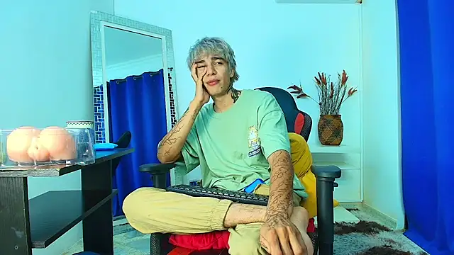 Snapshot of Zacktk7 chatting on February 28, 2025, 11:12 pm Zacktk7 online show from February 28, 2025, 11:12 pm