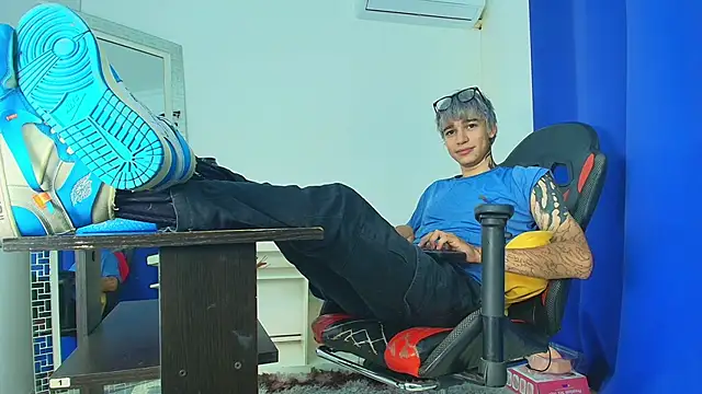 Snapshot of Zacktk7 chatting on March 6, 2025, 9:09 pm Zacktk7 online show from March 6, 2025, 9:09 pm