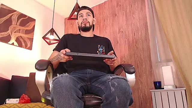 Snapshot of Bedobigcock chatting on January 29, 2025, 5:13 pm Bedobigcock online show from January 29, 2025, 5:13 pm