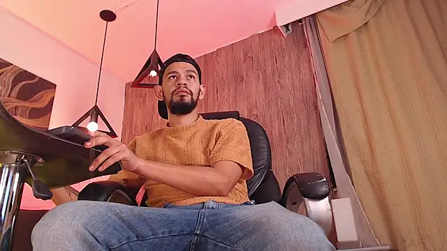 Snapshot of Bedobigcock chatting on February 6, 2025, 2:11 am Bedobigcock online show from February 6, 2025, 2:11 am