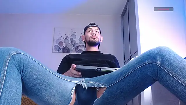 Snapshot of Bedobigcock chatting on November 4, 2025, 12:10 am Bedobigcock online show from November 4, 2025, 12:10 am