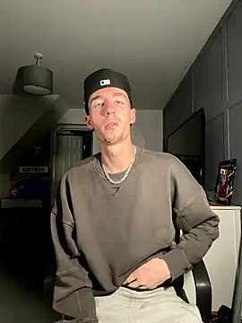 Snapshot of MikesWood21 chatting on December 2, 2024, 4:42 am MikesWood21 online show from December 2, 2024, 4:42 am