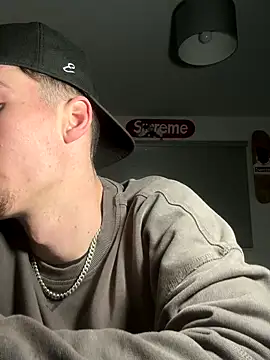 Snapshot of MikesWood21 chatting on December 3, 2024, 2:25 am MikesWood21 online show from December 3, 2024, 2:25 am