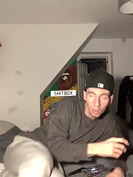 Snapshot of MikesWood21 chatting on December 18, 2024, 1:26 am MikesWood21 online show from December 18, 2024, 1:26 am