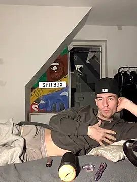 Snapshot of MikesWood21 chatting on December 23, 2024, 2:13 am MikesWood21 online show from December 23, 2024, 2:13 am