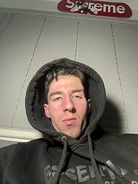 Snapshot of MikesWood21 chatting on March 6, 2025, 12:43 am MikesWood21 online show from March 6, 2025, 12:43 am