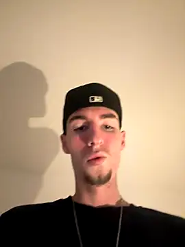 Snapshot of MikesWood21 chatting on October 19, 2025, 11:16 pm MikesWood21 online show from October 19, 2025, 11:16 pm