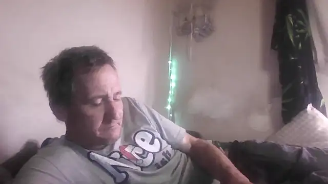 Snapshot of George48 chatting on November 29, 2025, 6:16 am George48 online show from November 29, 2025, 6:16 am