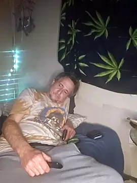 Snapshot of George48 chatting on December 16, 2025, 5:45 am George48 online show from December 16, 2025, 5:45 am