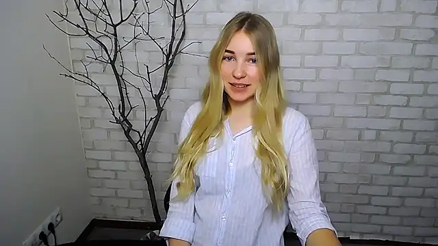 Queen ofLove online show from January 4, 2025, 9:21 am