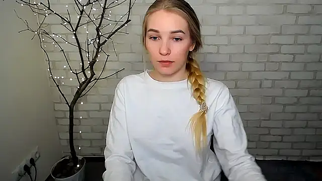 Queen ofLove online show from March 19, 2025, 6:01 pm