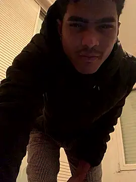 Snapshot of Ryan-hot chatting on December 4, 2024, 6:39 pm Ryan-hot online show from December 4, 2024, 6:39 pm