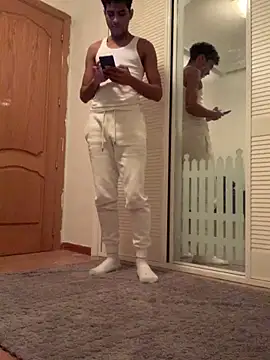 Snapshot of Ryan-hot chatting on December 6, 2024, 7:23 pm Ryan-hot online show from December 6, 2024, 7:23 pm