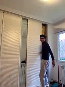 Snapshot of Ryan-hot chatting on December 11, 2024, 4:09 pm Ryan-hot online show from December 11, 2024, 4:09 pm