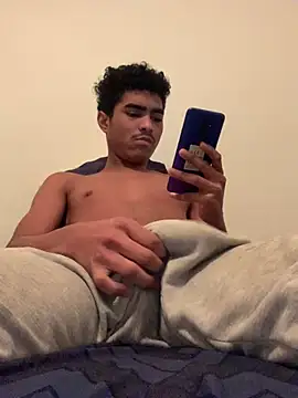 Snapshot of Ryan-hot chatting on December 14, 2024, 11:45 pm Ryan-hot online show from December 14, 2024, 11:45 pm