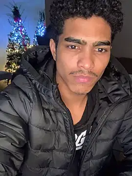 Snapshot of Ryan-hot chatting on December 17, 2024, 2:44 am Ryan-hot online show from December 17, 2024, 2:44 am