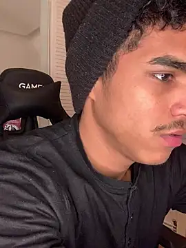 Snapshot of Ryan-hot chatting on December 20, 2024, 12:52 am Ryan-hot online show from December 20, 2024, 12:52 am