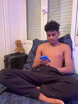 Snapshot of Ryan-hot chatting on March 4, 2025, 6:37 am Ryan-hot online show from March 4, 2025, 6:37 am