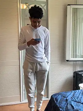 Snapshot of Ryan-hot chatting on March 9, 2025, 10:08 am Ryan-hot online show from March 9, 2025, 10:08 am