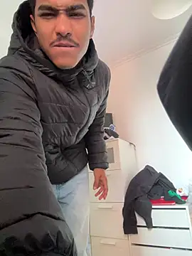 Snapshot of Ryan-hot chatting on March 17, 2025, 10:17 am Ryan-hot online show from March 17, 2025, 10:17 am