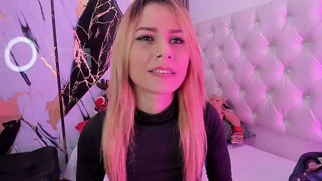 Snapshot of sophiee_evanss_ chatting on December 21, 2024, 9:23 am sophiee evanss online show from December 21, 2024, 9:23 am