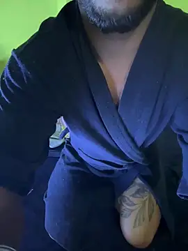 Snapshot of mikemacluffy chatting on March 1, 2026, 8:11 pm mikemacluffy online show from March 1, 2026, 8:11 pm