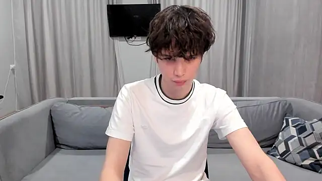 Im Shine Guy online show from December 4, 2024, 7:01 pm