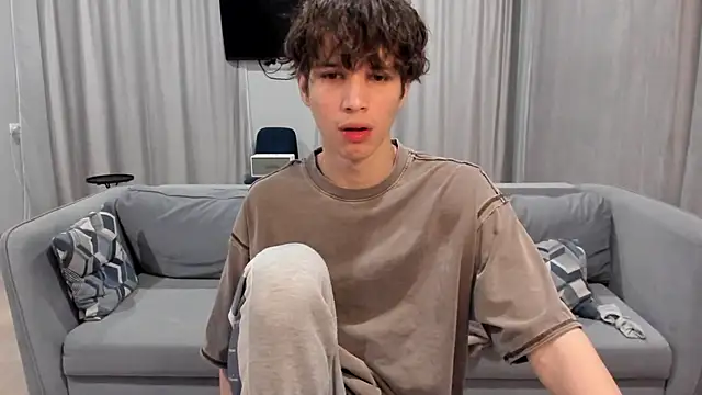 Im Shine Guy online show from December 5, 2024, 6:11 pm