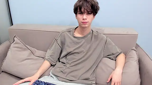 Im Shine Guy online show from December 5, 2025, 6:11 am