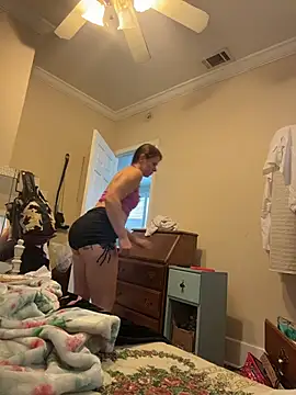 Snapshot of HotMessStilltheBest chatting on November 7, 2025, 7:03 pm HotMessStilltheBest online show from November 7, 2025, 7:03 pm