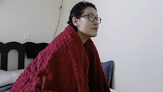 Snapshot of luxandracon23 chatting on May 6, 2026, 1:49 pm luxandracon23 online show from May 6, 2026, 1:49 pm