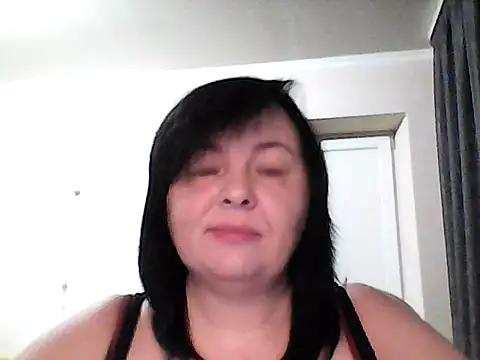 Snapshot of EmiliaLooo chatting on November 8, 2025, 3:29 am EmiliaLooo online show from November 8, 2025, 3:29 am